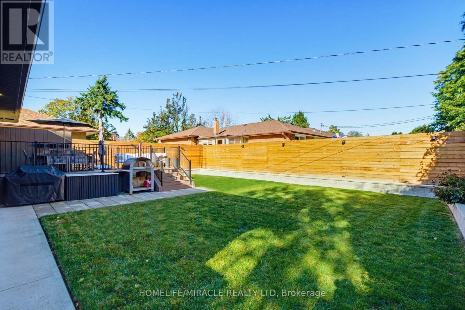 8 Laurelwood Crescent, Toronto, ON photo 42