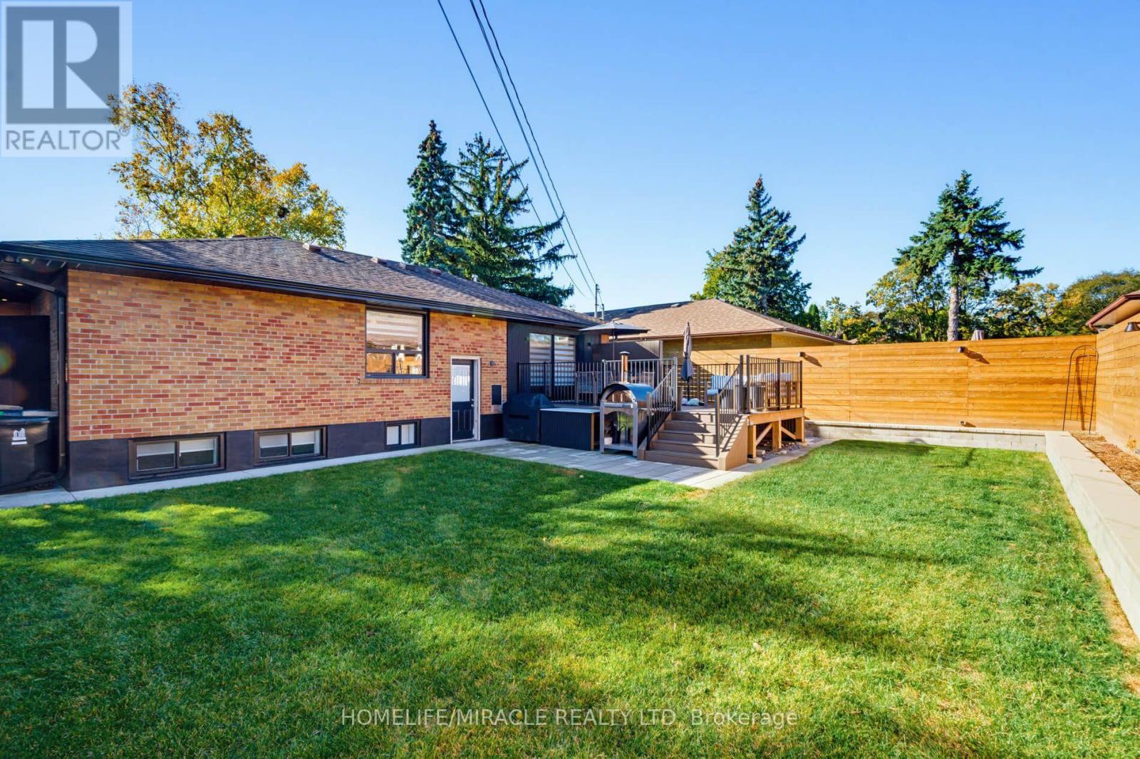 8 Laurelwood Crescent, Toronto, ON photo 43