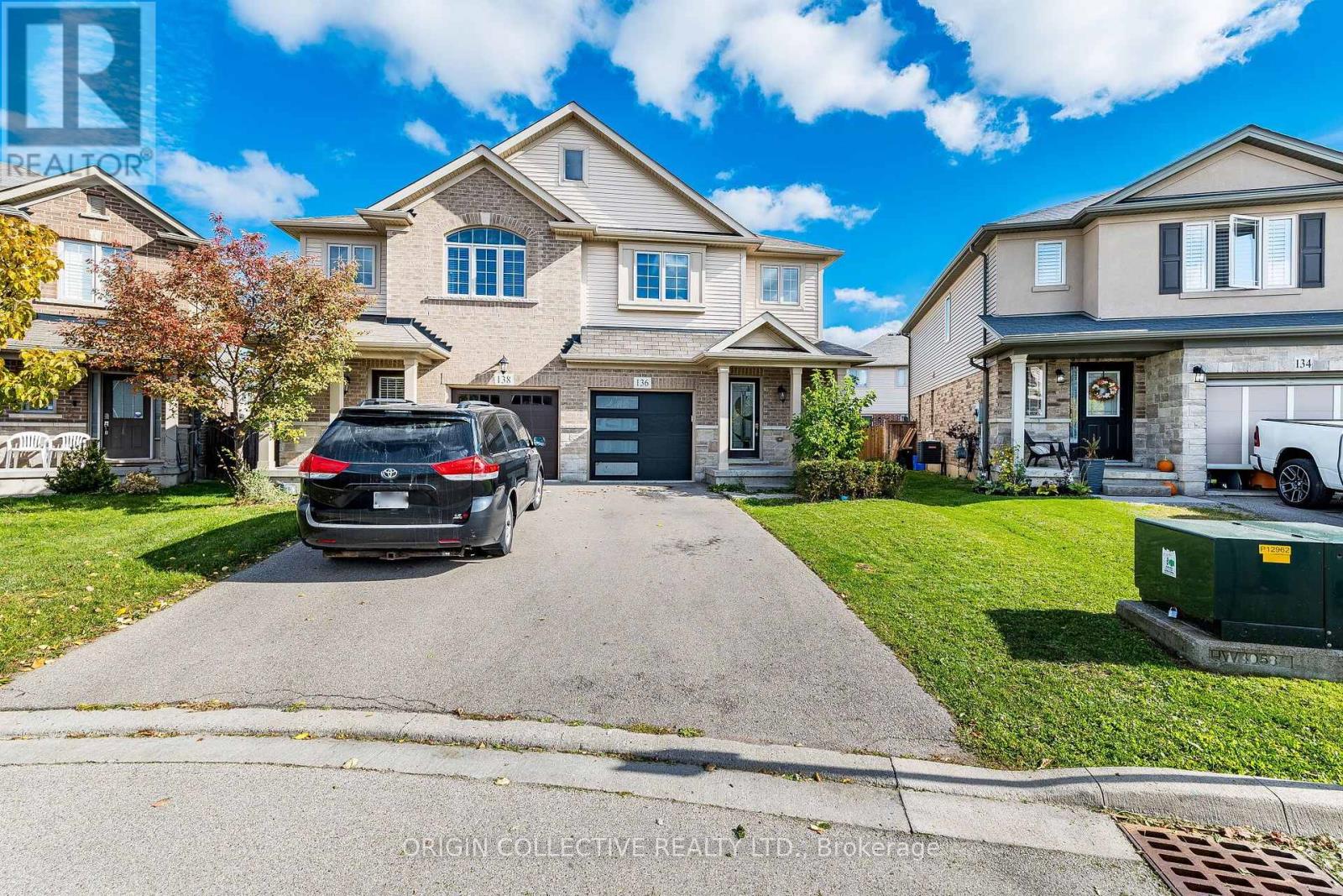 136 Westbank Trail East, Hamilton, ON photo 2