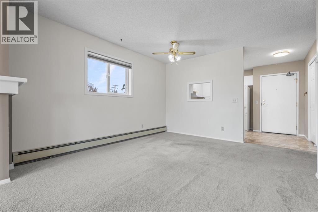 210, 102 Centre Court