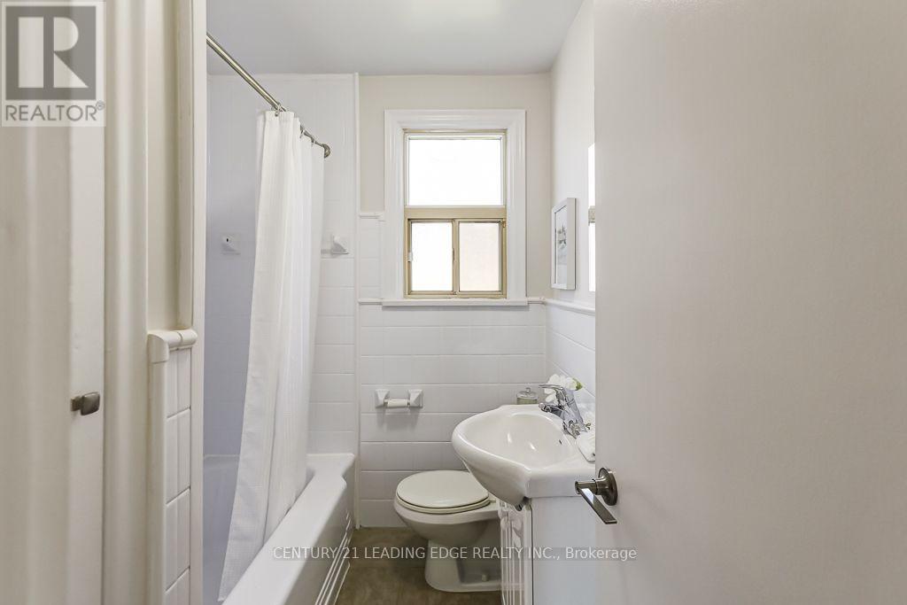 26 McGregor Road, Toronto, ON photo 18