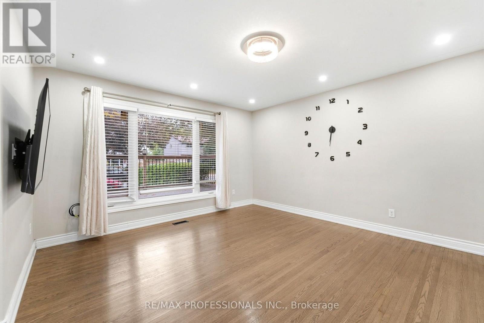 46 Lilacside Drive, Hamilton, ON photo 4