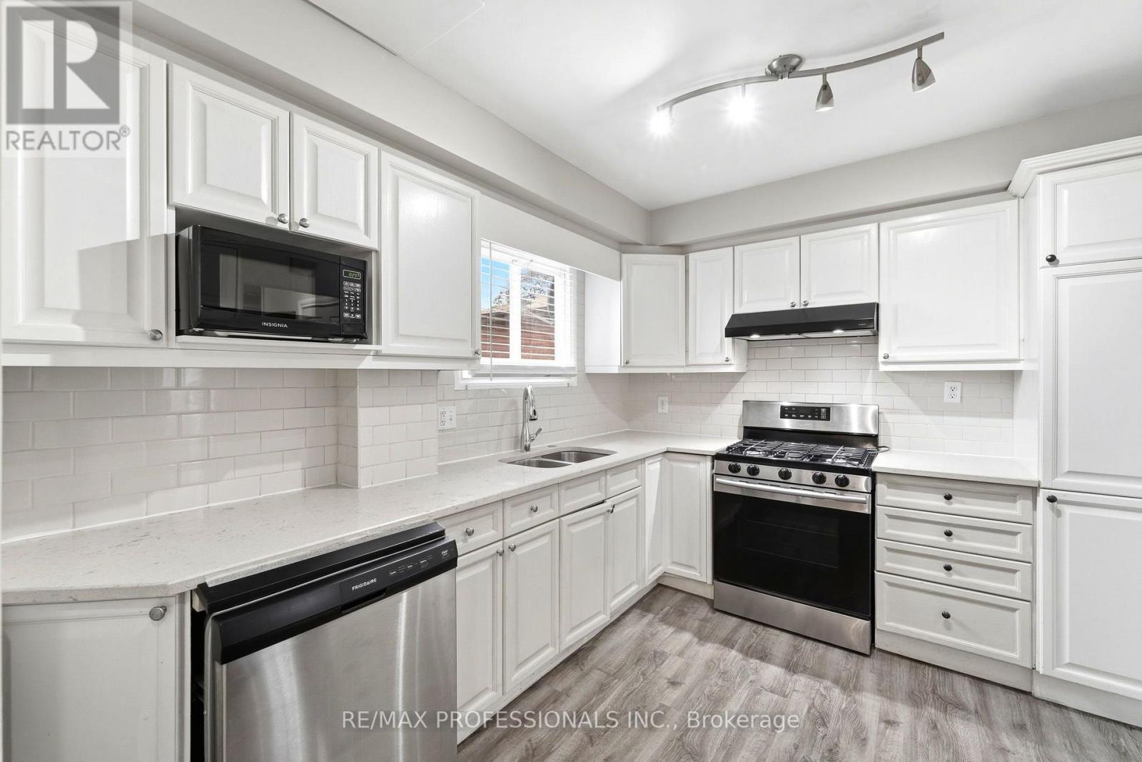 46 Lilacside Drive, Hamilton, ON photo 6