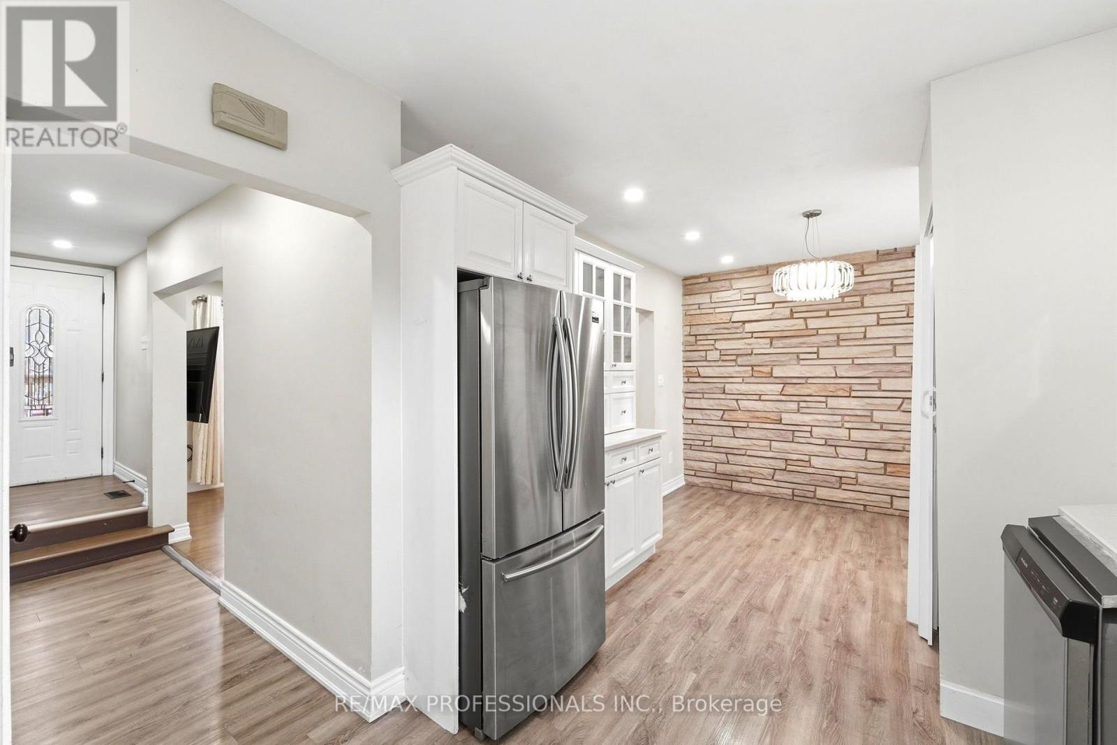 46 Lilacside Drive, Hamilton, ON photo 7