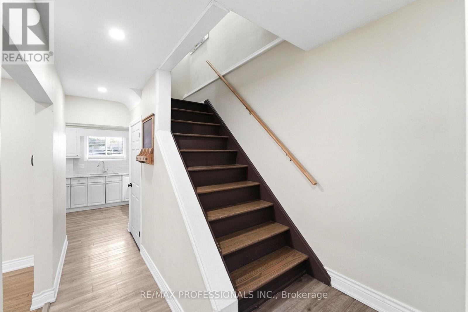 46 Lilacside Drive, Hamilton, ON photo 9