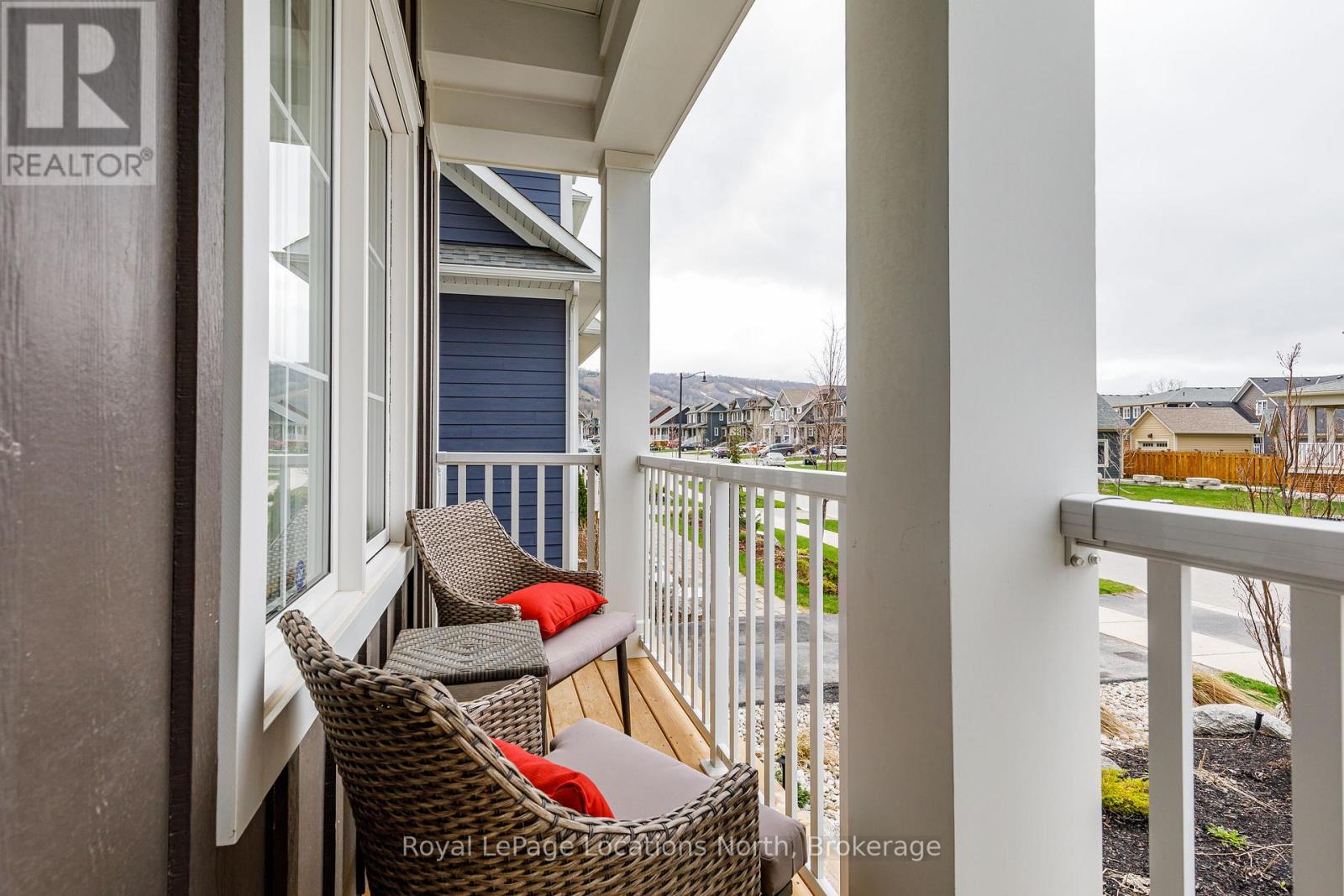 122 YELLOW BIRCH CRESCENT, Blue Mountains — photo 2