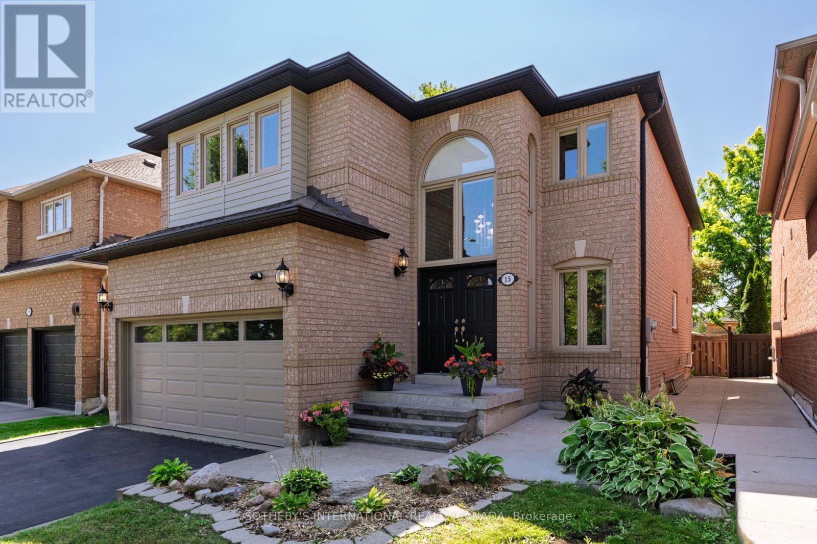 15 Klamath Court, Vaughan, ON photo 2