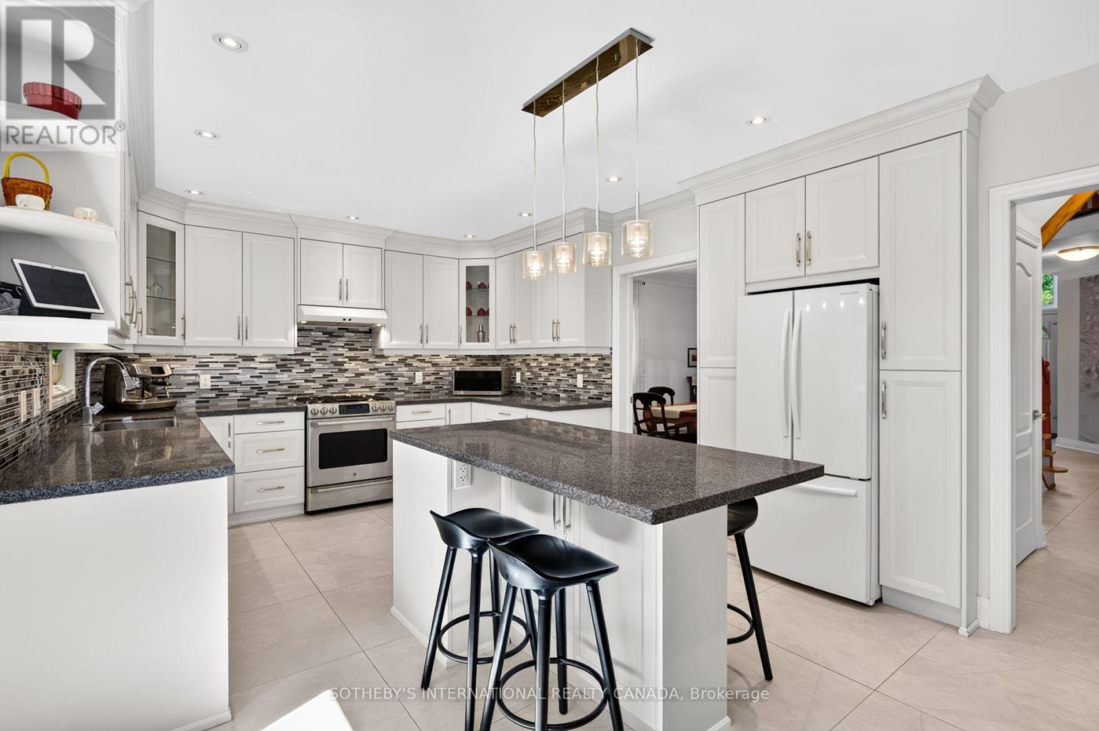 15 Klamath Court, Vaughan, ON photo 9