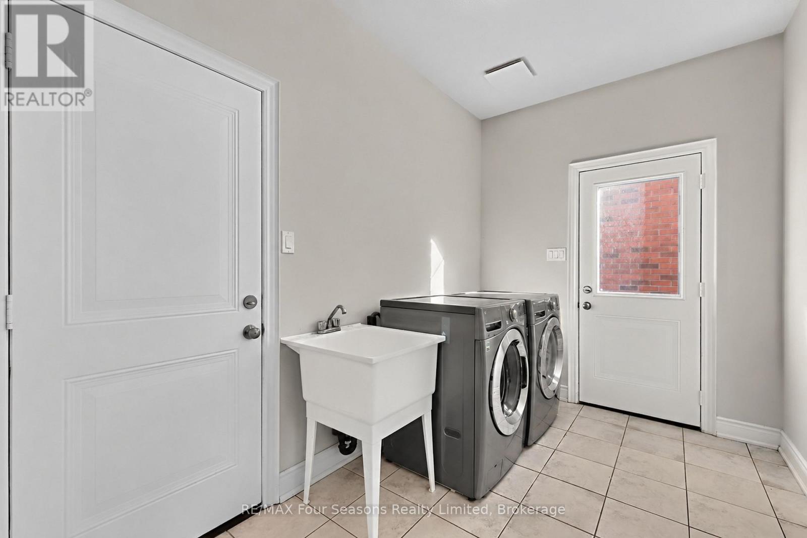 71 Lockerbie Crescent, Collingwood photo 22