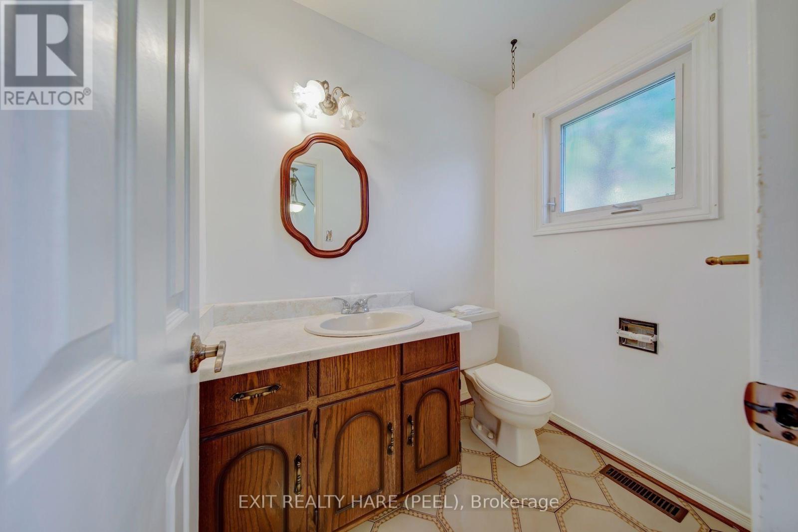 45 Mossbank Drive, Brampton, ON photo 11