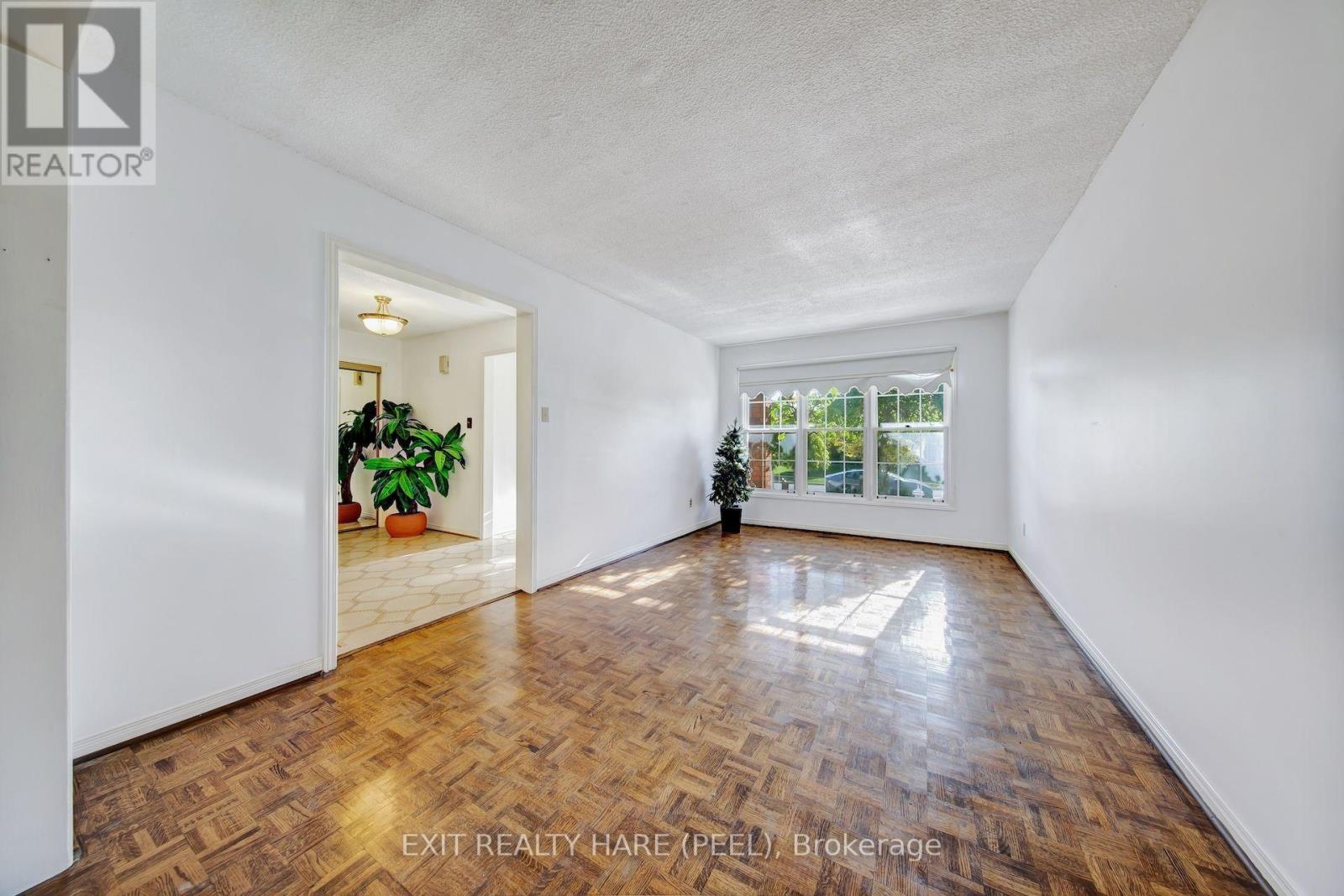 45 Mossbank Drive, Brampton, ON photo 16