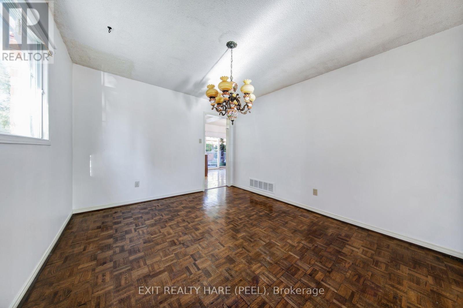 45 Mossbank Drive, Brampton, ON photo 17
