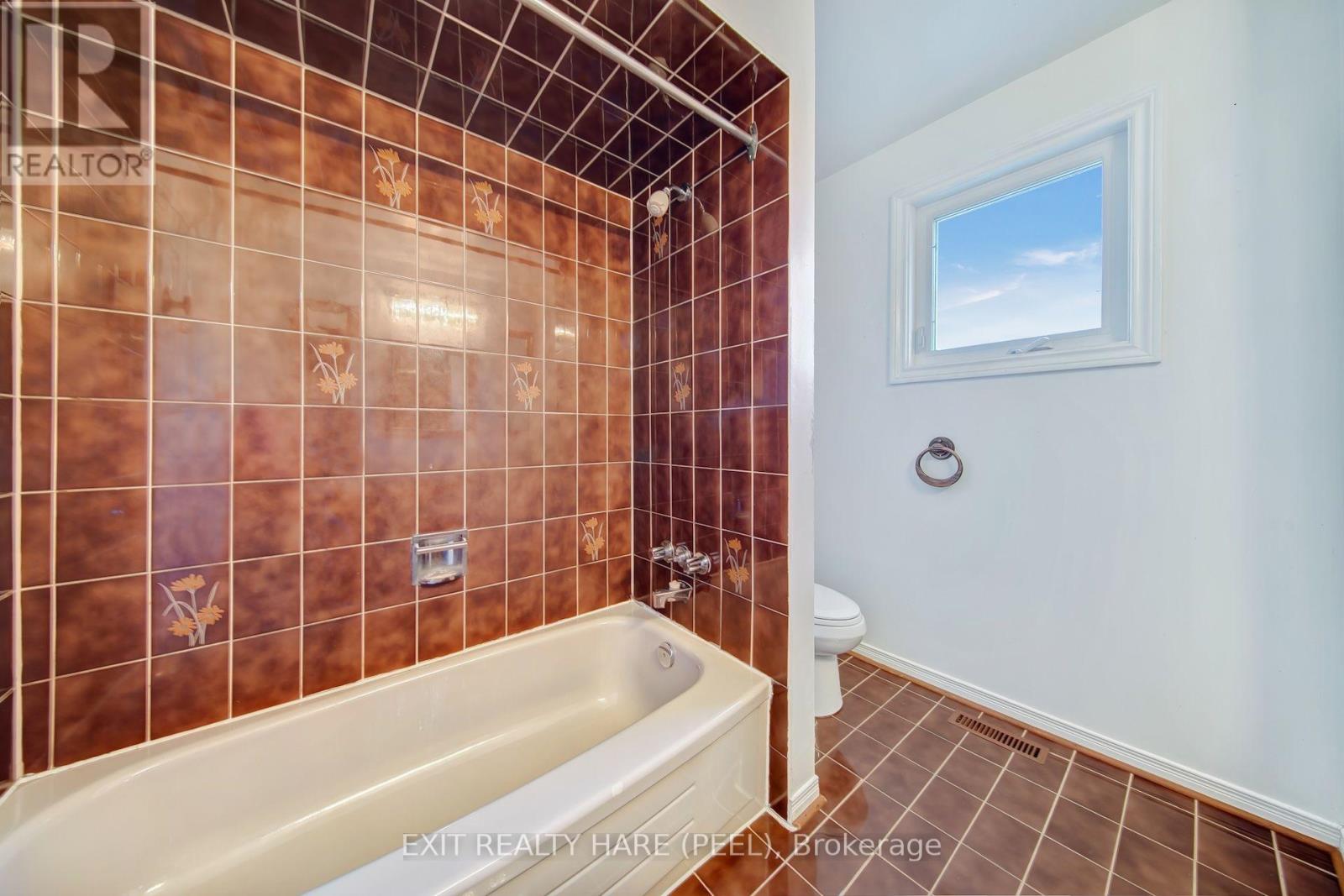 45 Mossbank Drive, Brampton, ON photo 37