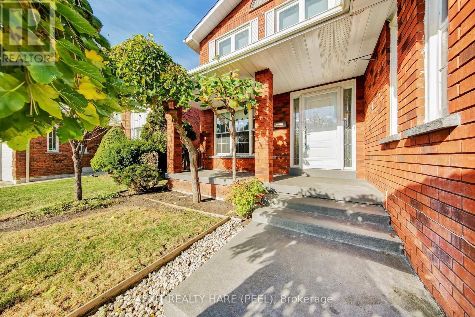45 Mossbank Drive, Brampton, ON photo 4