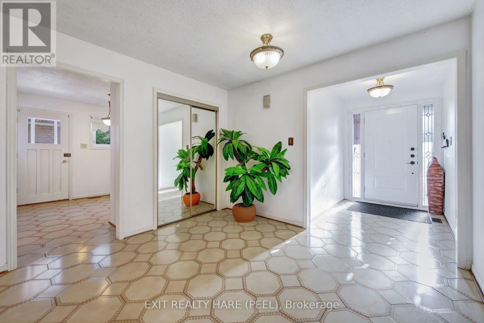45 Mossbank Drive, Brampton, ON photo 9
