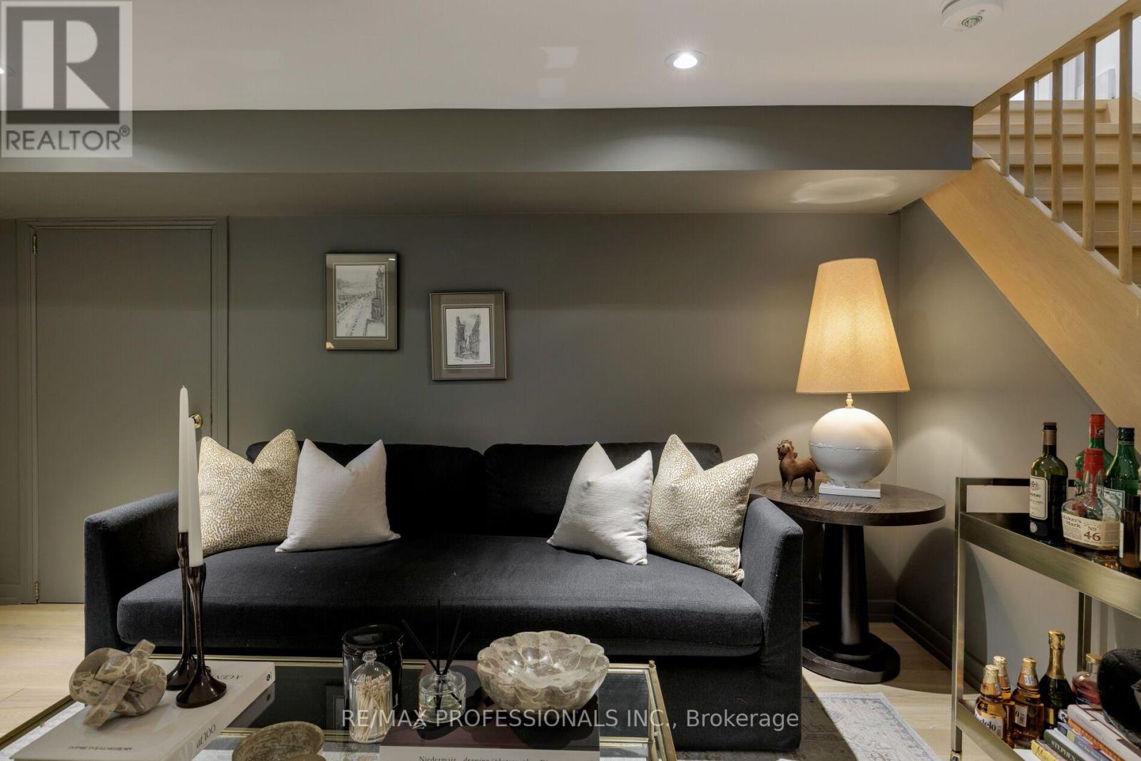 8 Glenn Murray Drive, Toronto, ON photo 39