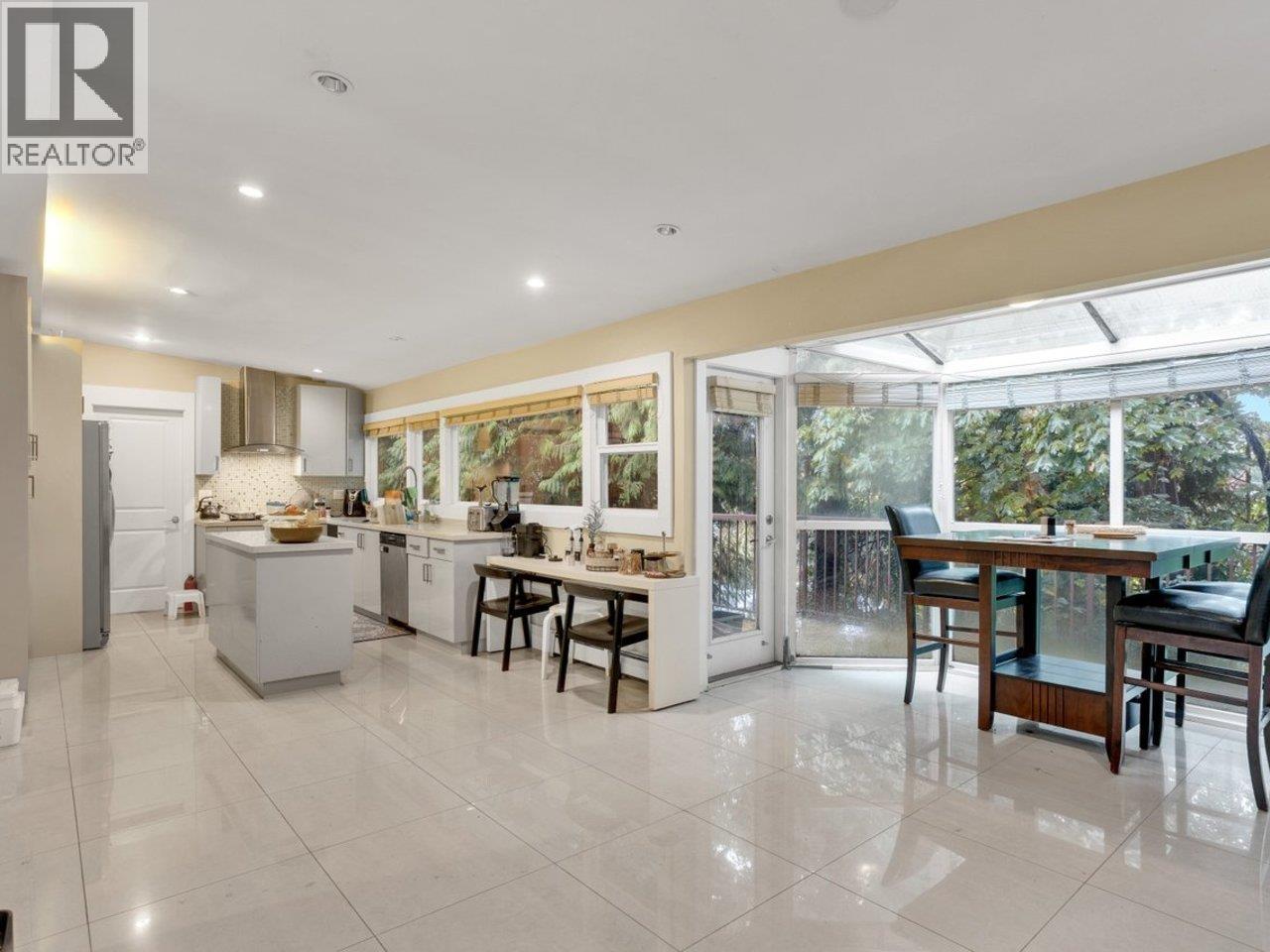 7565 Whelen Court, Burnaby — photo 3