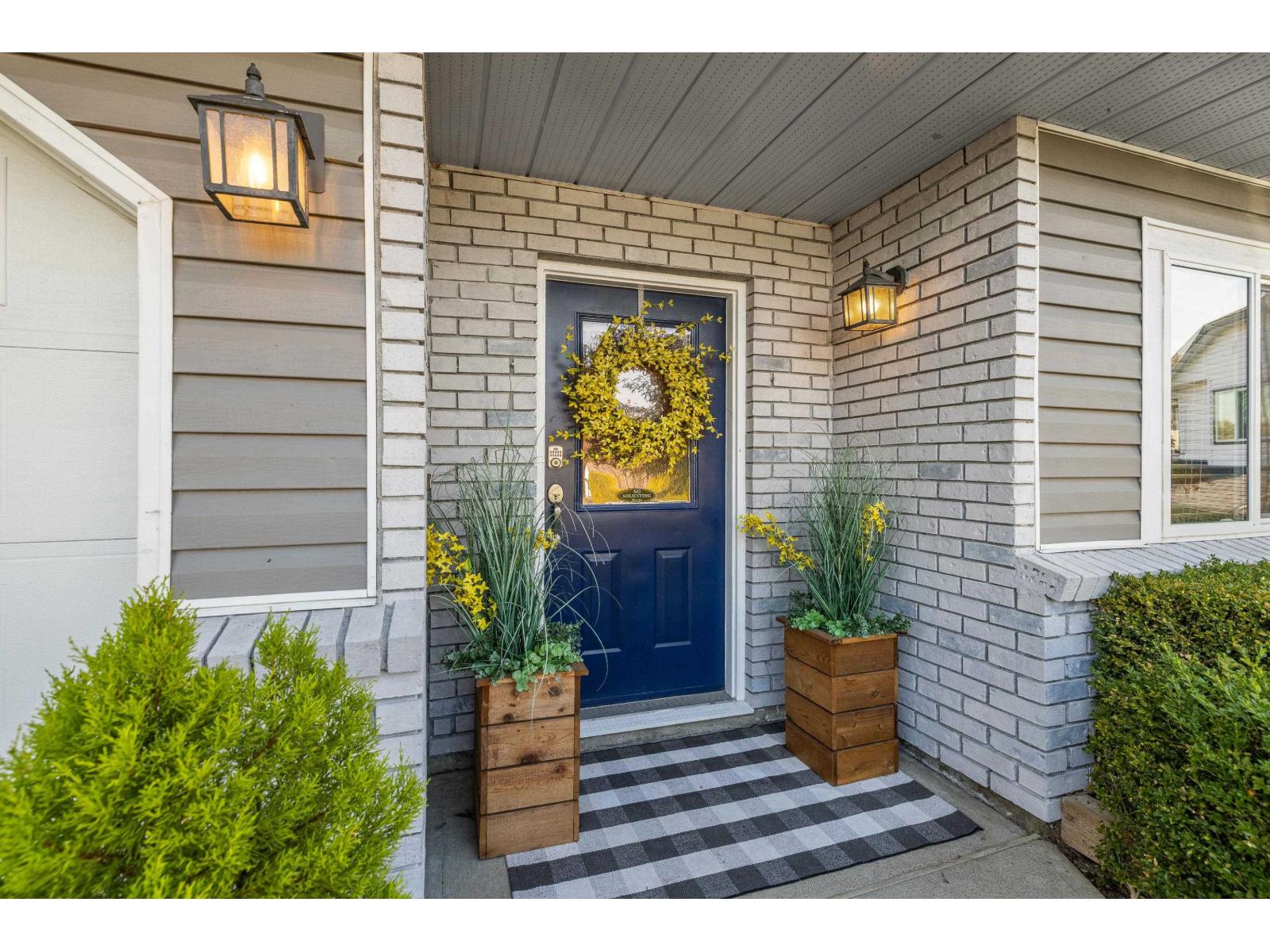 3 Bed, 2 Bath House for Sale in Abbotsford – 34601 SEMLIN PLACE, Abbotsford – MLS# R3178320 - Image 3