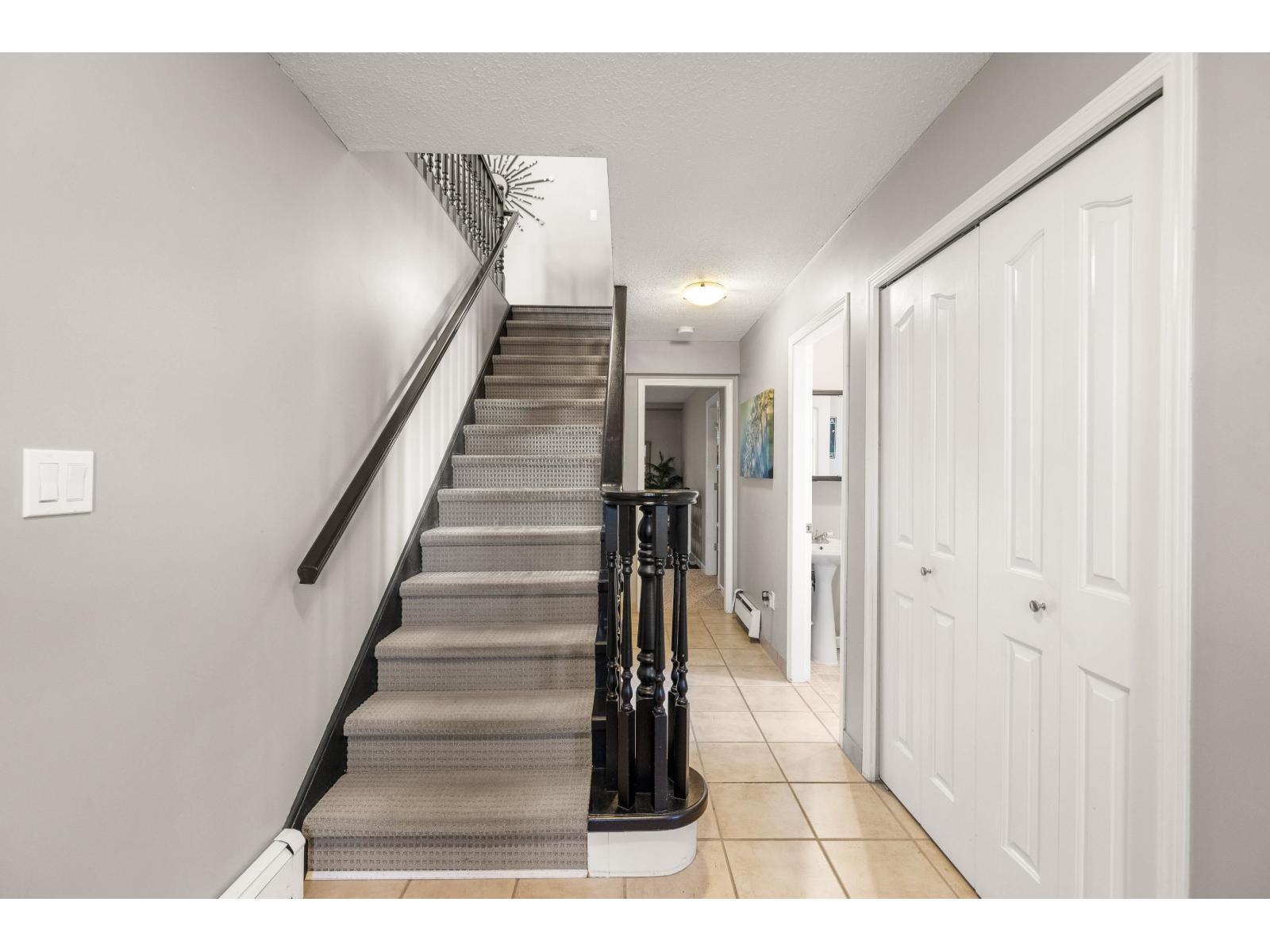 3 Bed, 2 Bath House for Sale in Abbotsford – 34601 SEMLIN PLACE, Abbotsford – MLS# R3178320 - Image 5