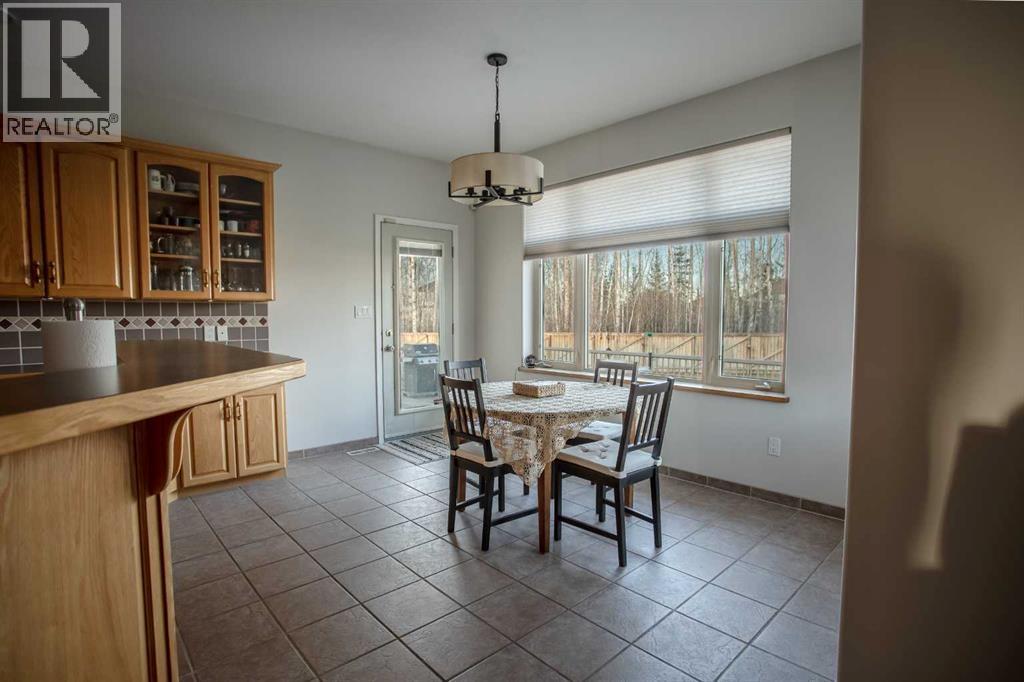 9 Chinook Crescent, High Level — photo 11