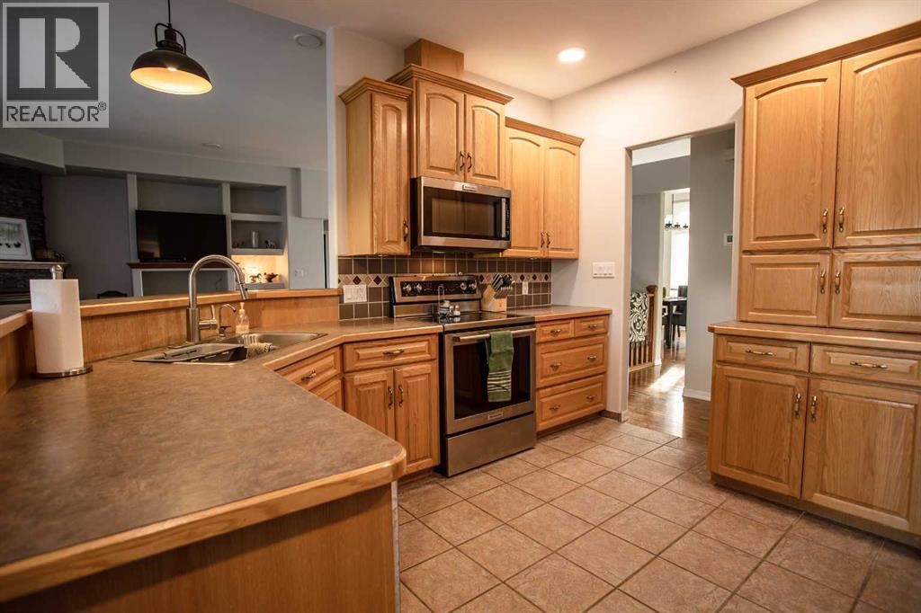9 Chinook Crescent, High Level — photo 13