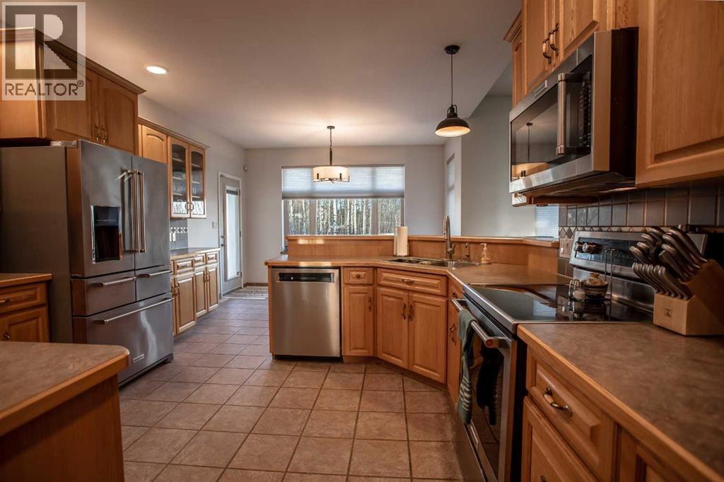 9 Chinook Crescent, High Level — photo 14