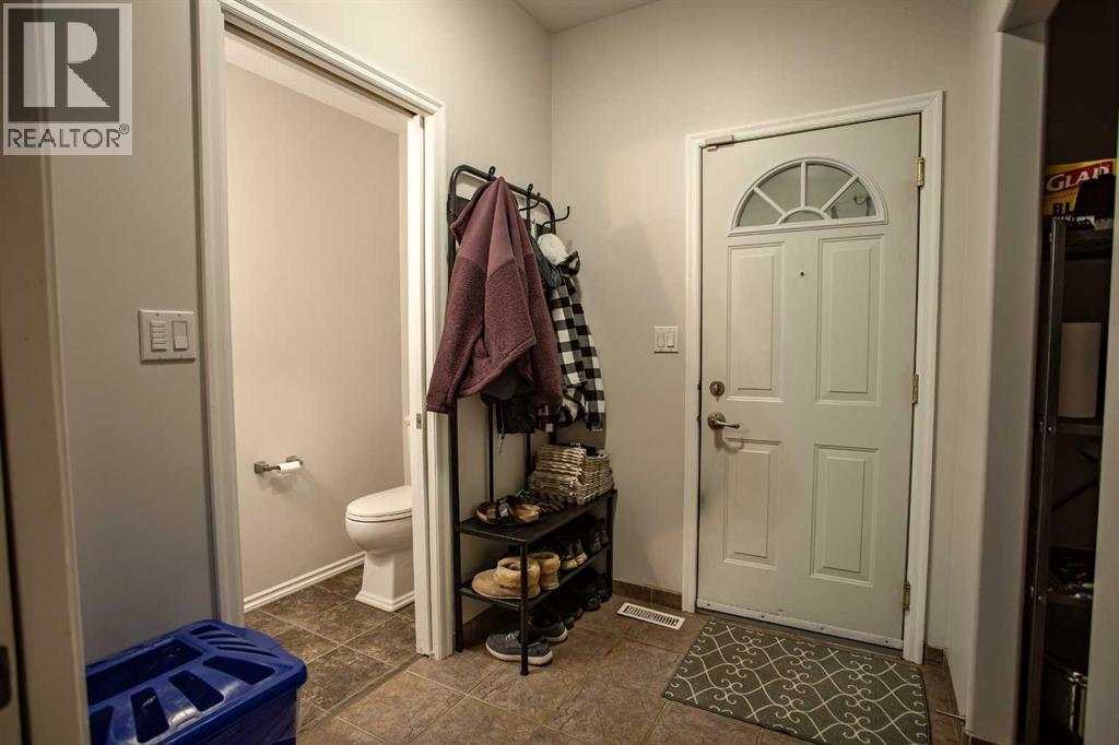 9 Chinook Crescent, High Level — photo 17