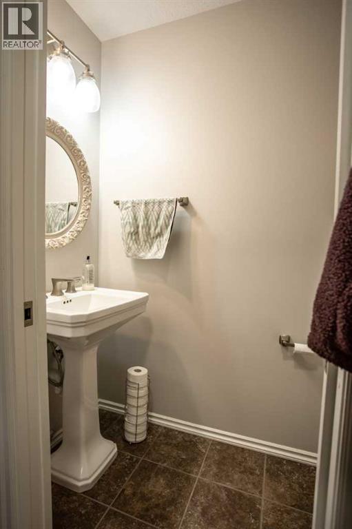 9 Chinook Crescent, High Level — photo 19