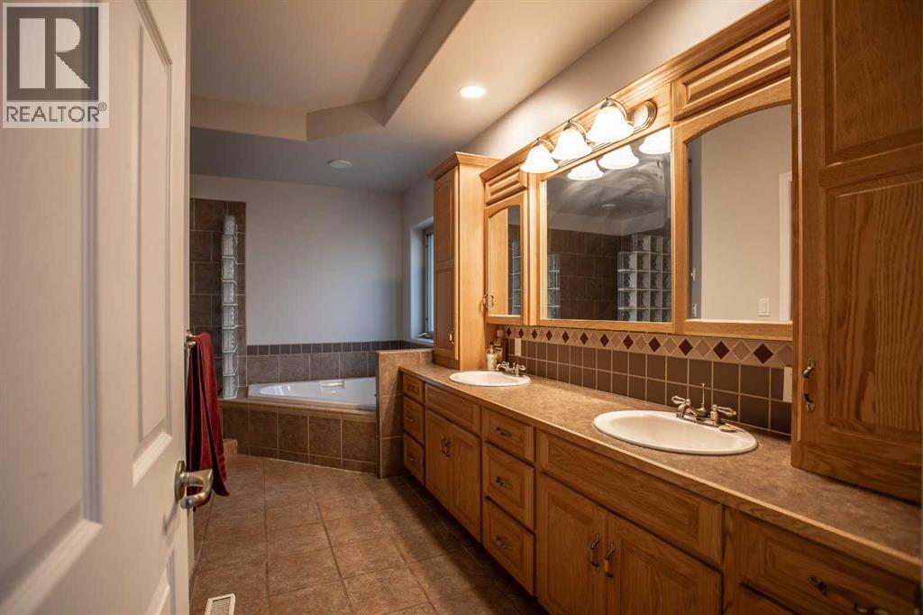9 Chinook Crescent, High Level — photo 22