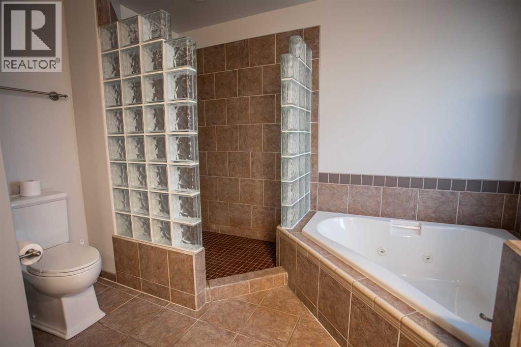 9 Chinook Crescent, High Level — photo 24