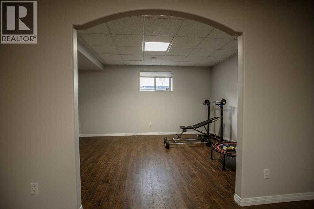 9 Chinook Crescent, High Level — photo 28