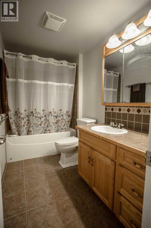 9 Chinook Crescent, High Level — photo 32