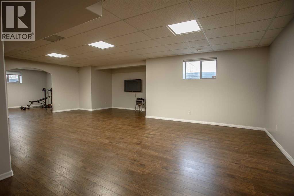 9 Chinook Crescent, High Level — photo 35