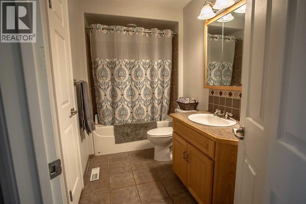 9 Chinook Crescent, High Level — photo 7