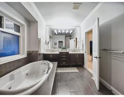 2258 Madrona Place, Surrey, BC V4A7Z4 Photo 23