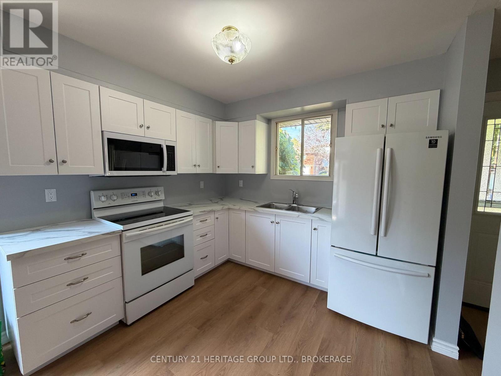 150 DAUPHIN AVENUE, Kingston — photo 3