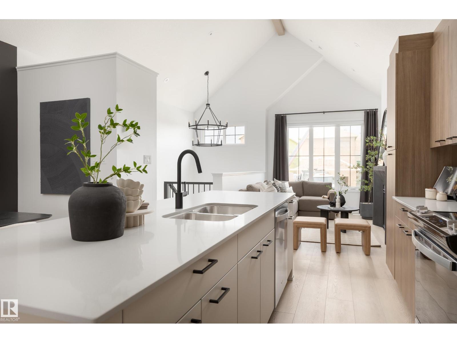 Property photograph 5 for MLS E4503389