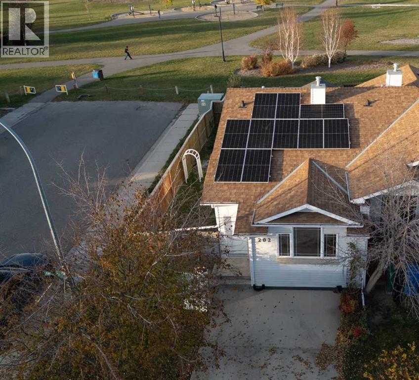 Photo of 202 Cougar Way N, Lethbridge