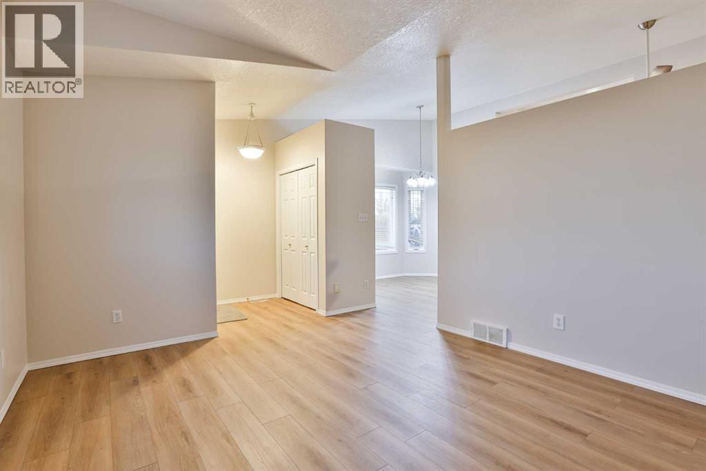 202 Cougar Way N, Lethbridge — photo 4