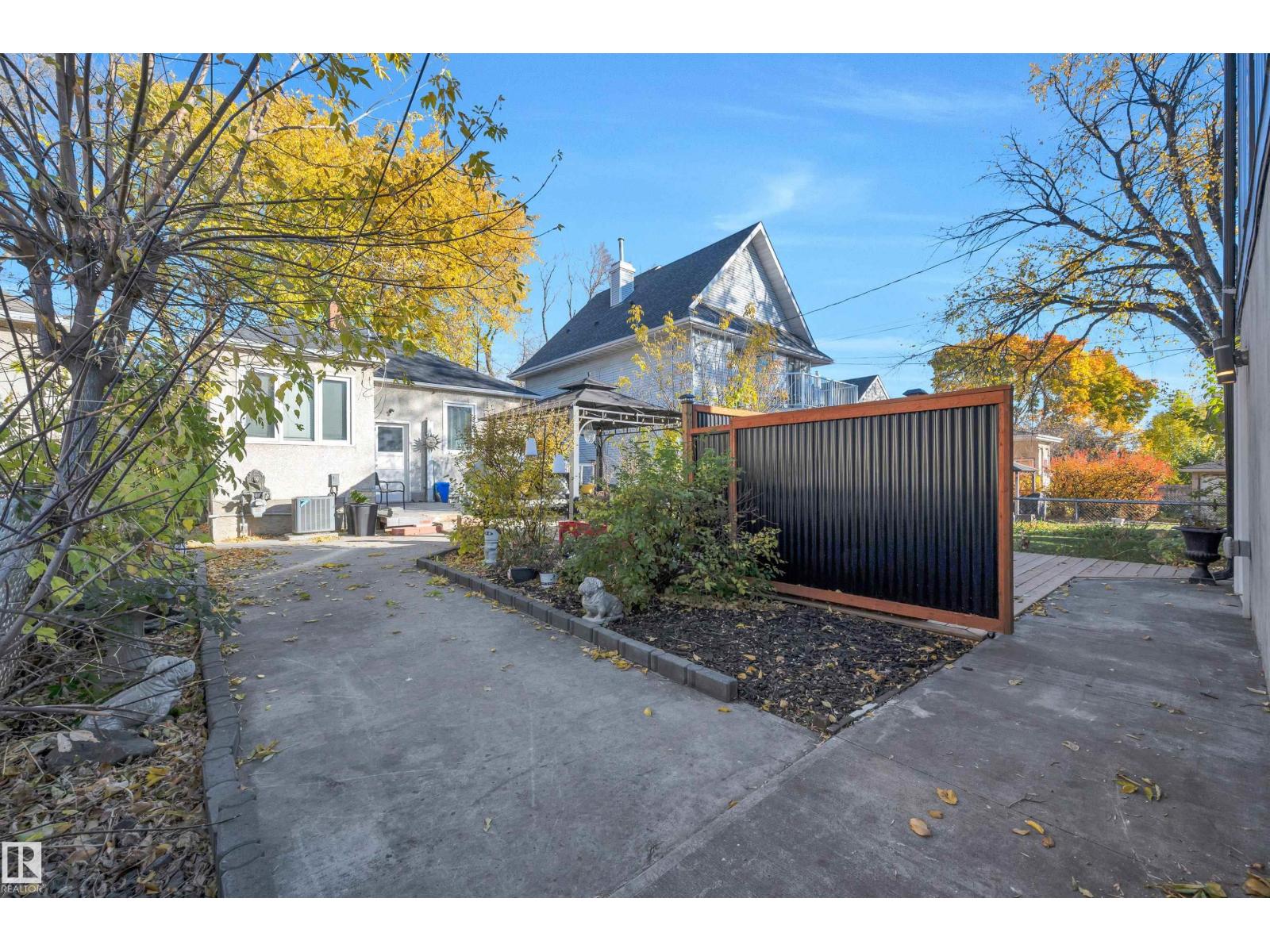9831 83 AV NW, Edmonton — photo 21