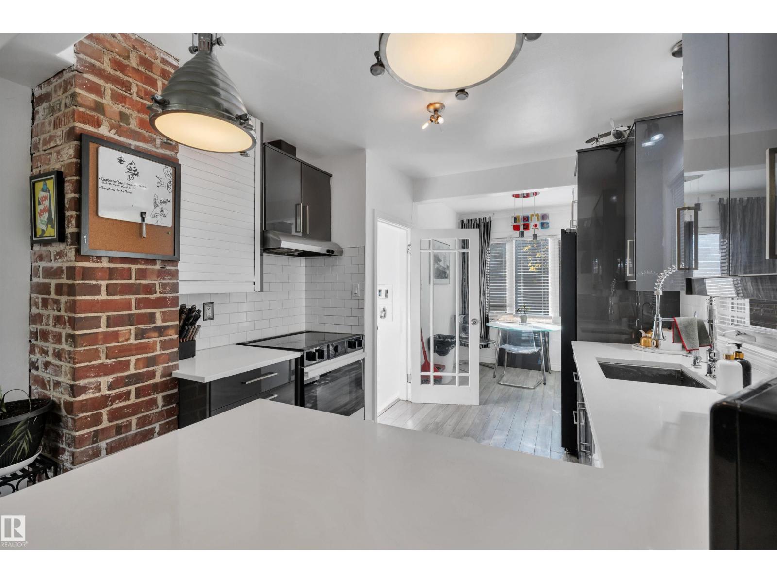 9831 83 AV NW, Edmonton — photo 4