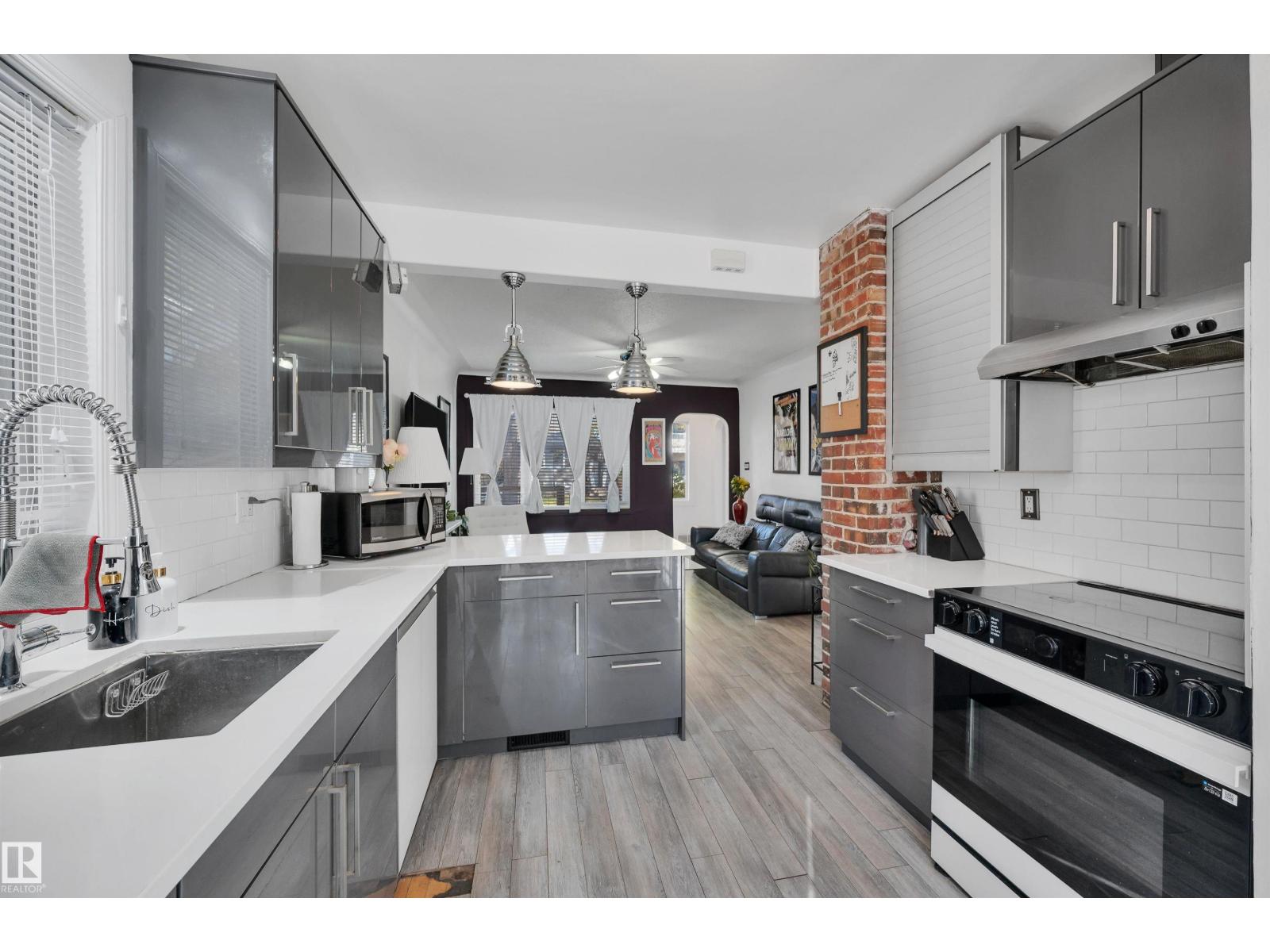 9831 83 AV NW, Edmonton — photo 5