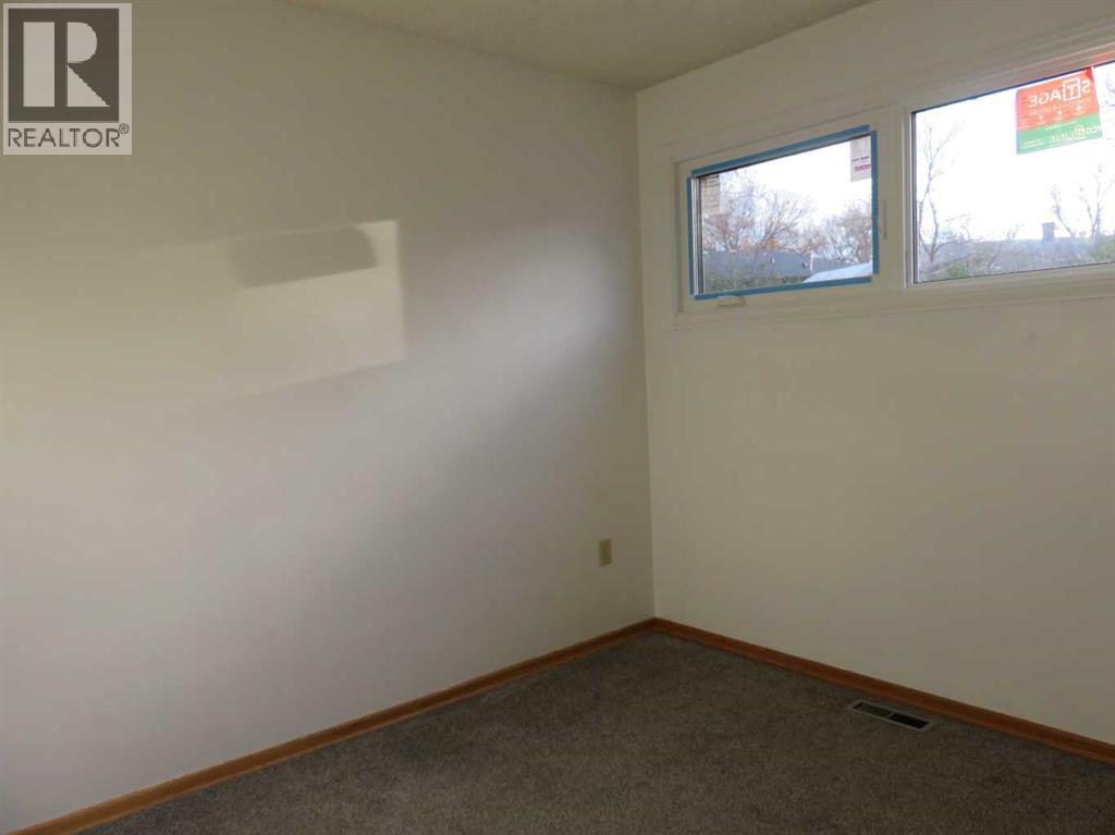 2696 Burton Place SE, Medicine Hat — photo 8