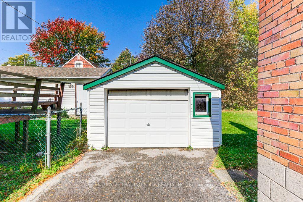 26 MCGREGOR ROAD - 34