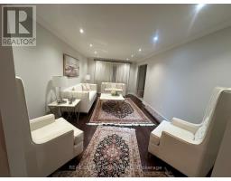 784 Hill Gate, Newmarket, ON L3Y6M2 Photo 7