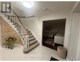 784 Hill Gate, Newmarket, ON L3Y6M2 Photo 9