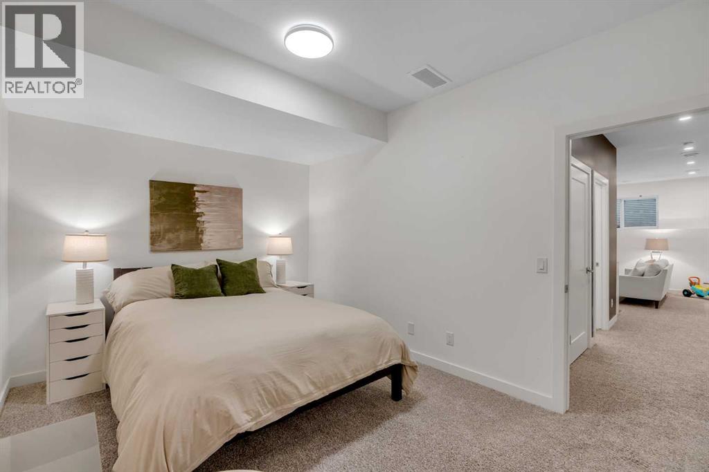 2327B Osborne Crescent SW, Calgary — photo 32