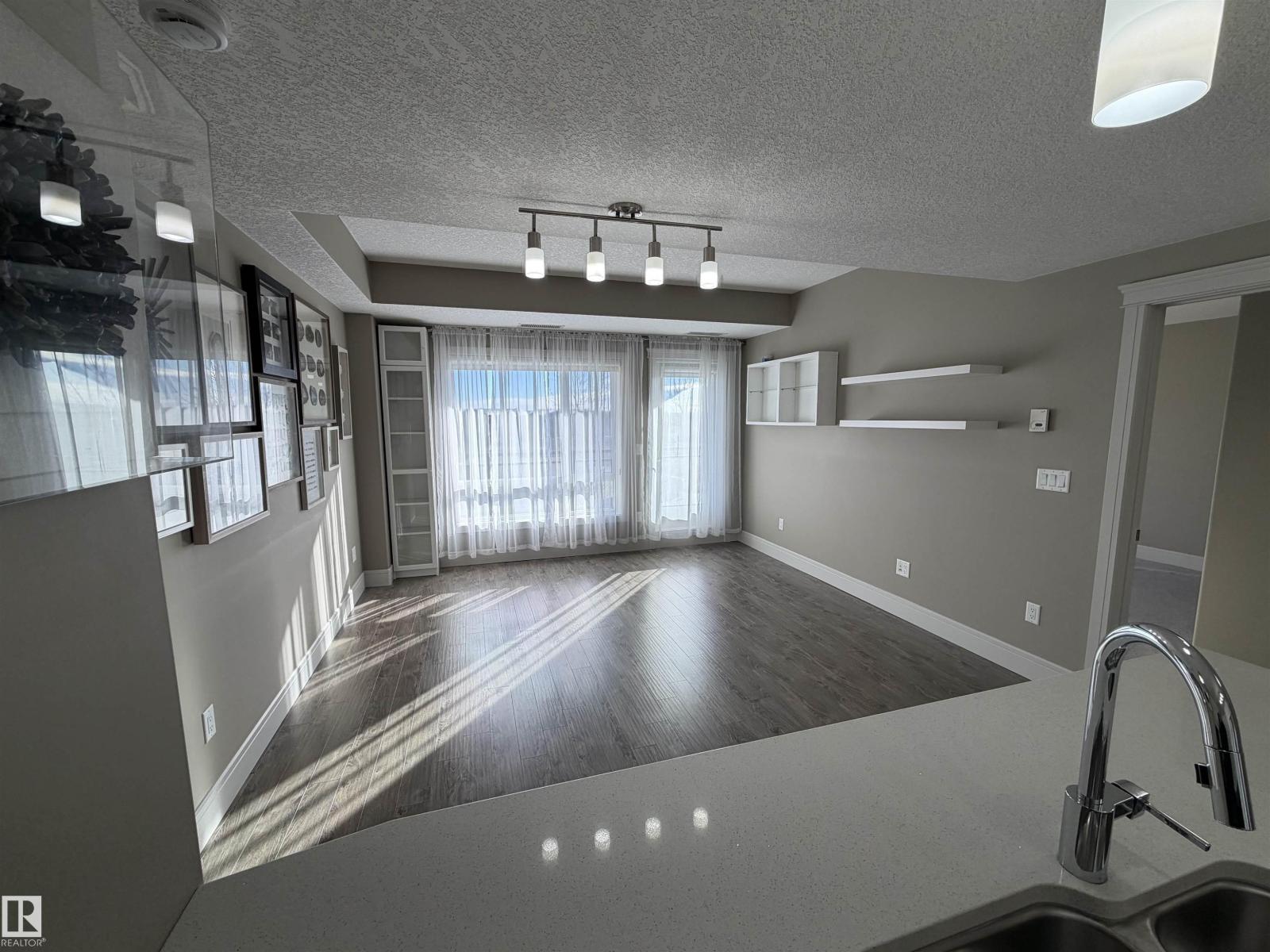 Property photograph 9 for MLS E4510812