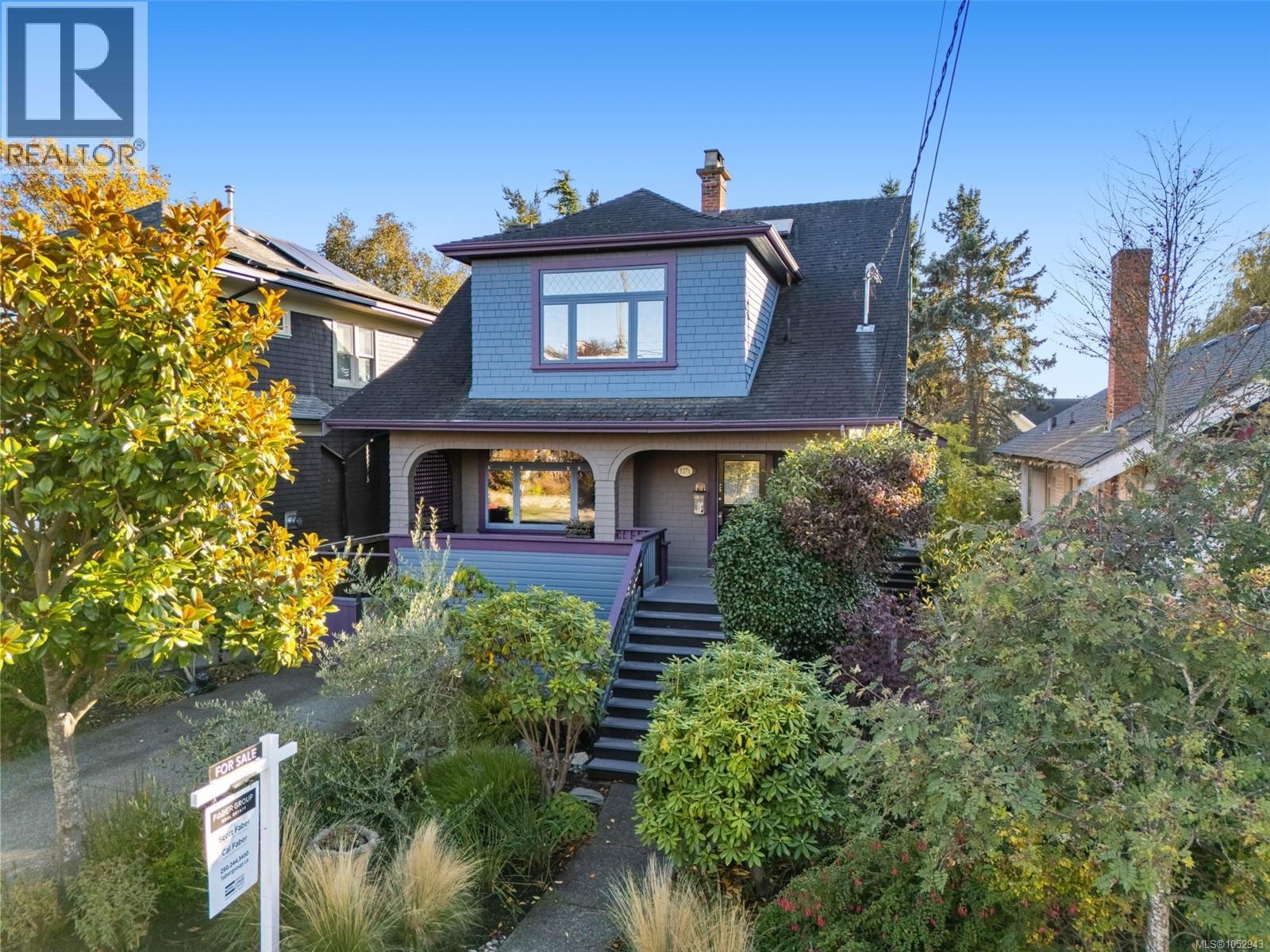  1271 McKenzie Street, Victoria