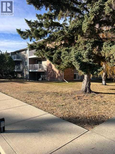Photo of 303, 49 Bennett Street, Red Deer